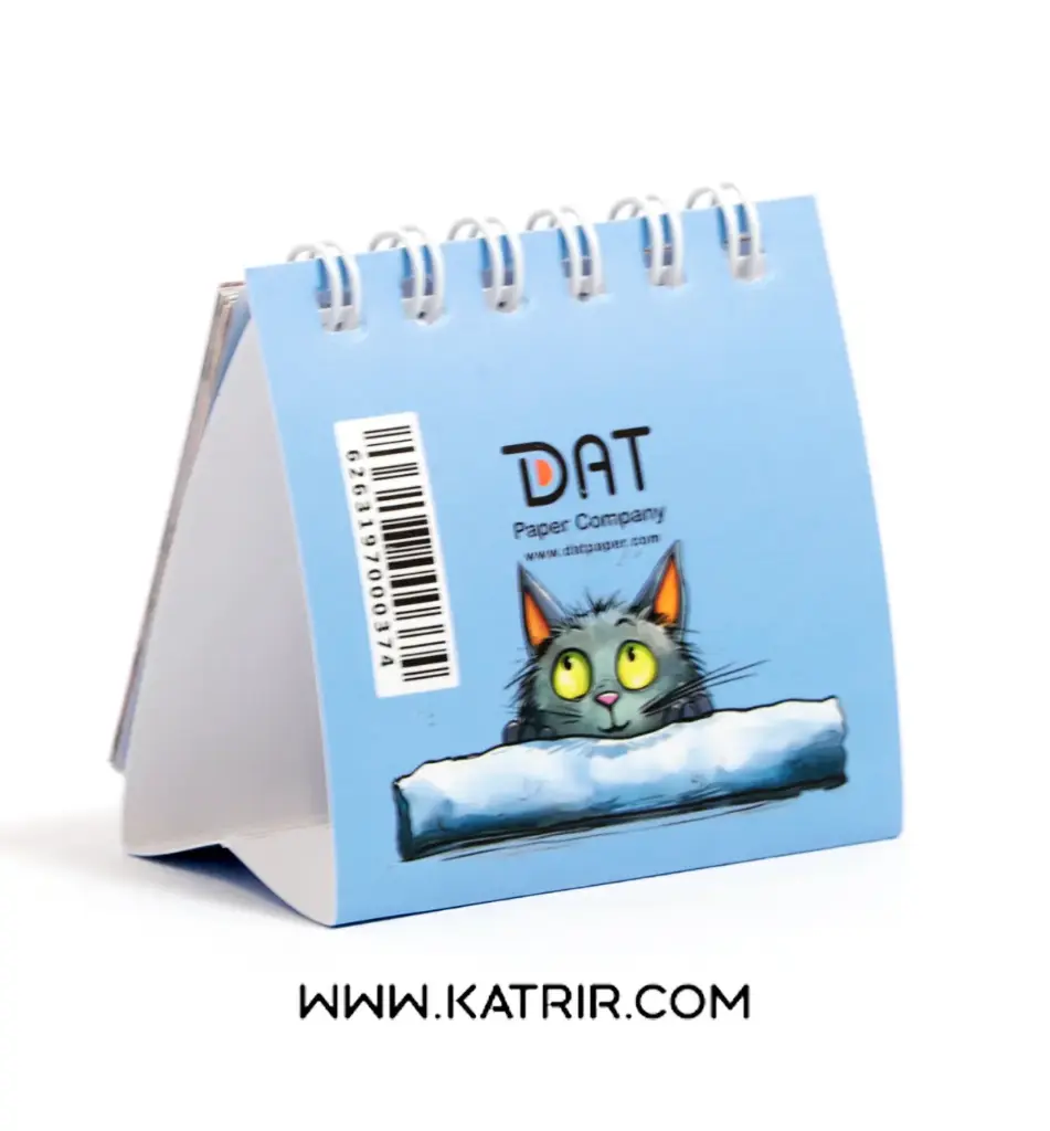 تقویم رومیزی 1405دات ( Dat ) مدل فانتزی 6*6 ، کد 374 (گربه)